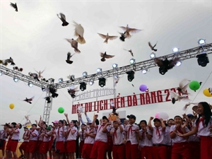 Tourism sector prospers from long holiday